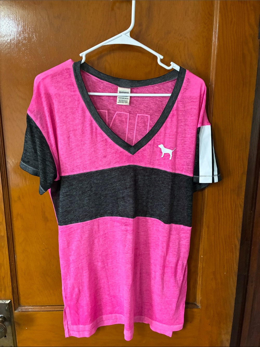 ❤️ 2/$10 - Victoria's Secret PINK V-Neck Colorblock Tee